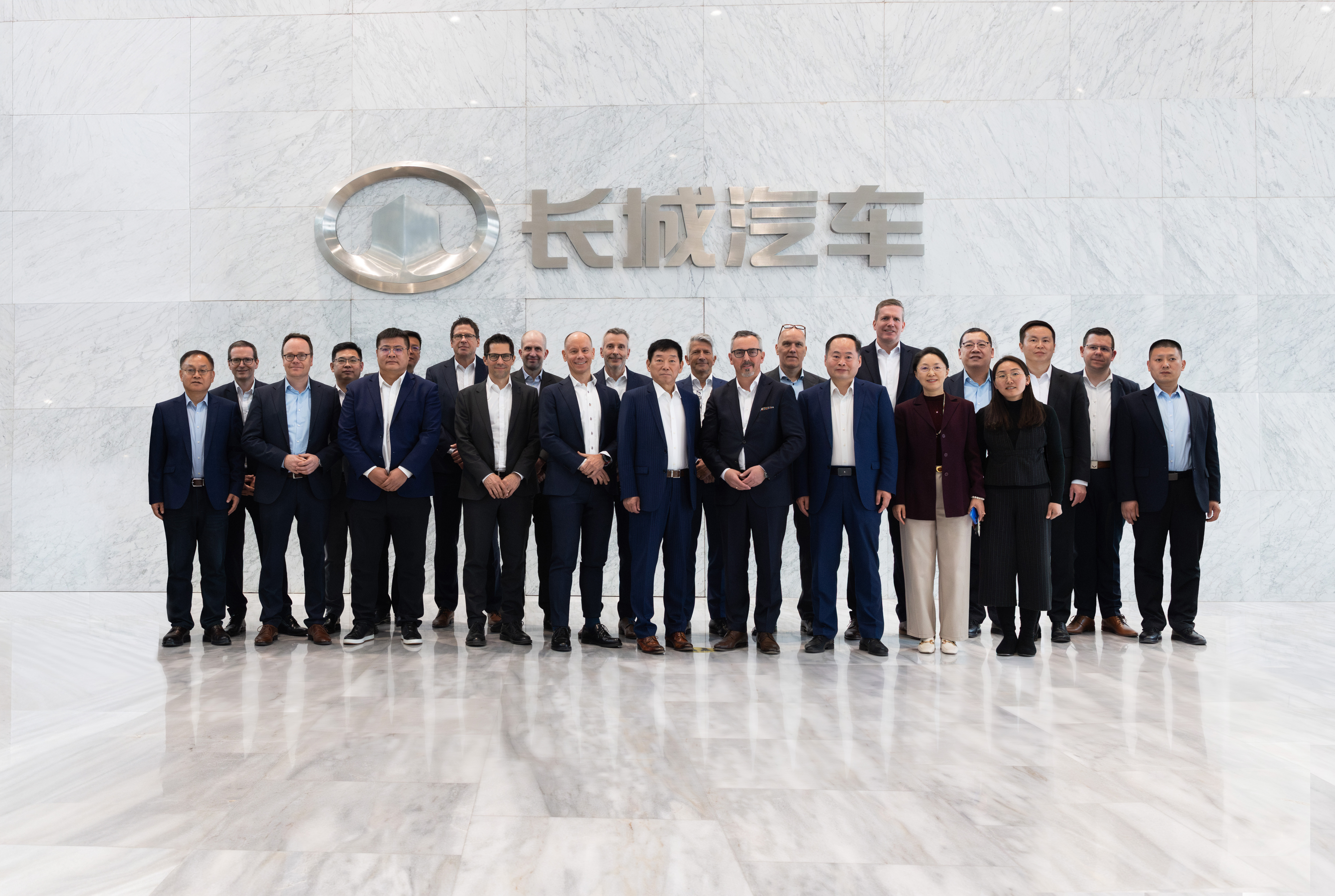 3月31日宝马集团负责研发的董事普斯特博士亲自带队，领着一帮宝马研发高管跑去长城