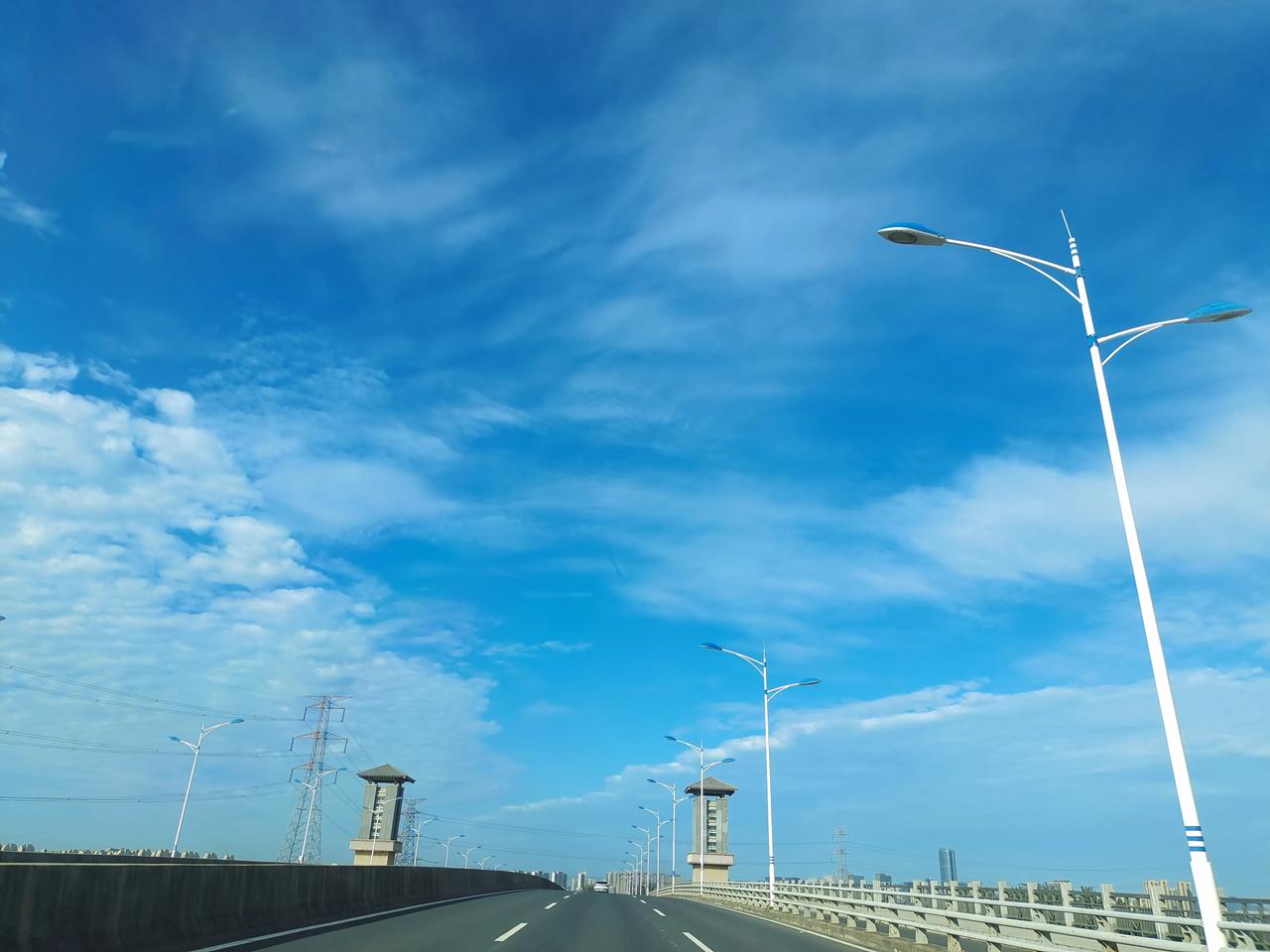 我婆婆除了过度节俭真没其他毛病。

看我洗衣服，她就两个行为表现：儿子不在场，她