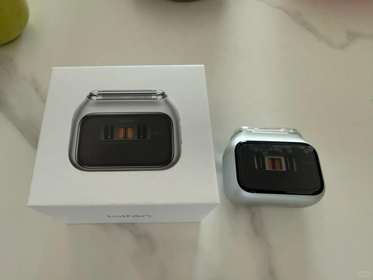 以前我一直觉得剃须刀没啥区别。直到我连续踩坑三台——
第一台便宜旋转式：剃不干净