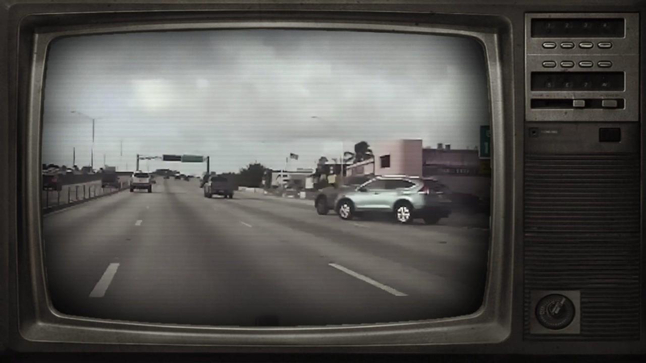 💥时速120猛打方向盘会发生什么，你知道吗？车辆侧翻事故的死亡人数占交通事故总