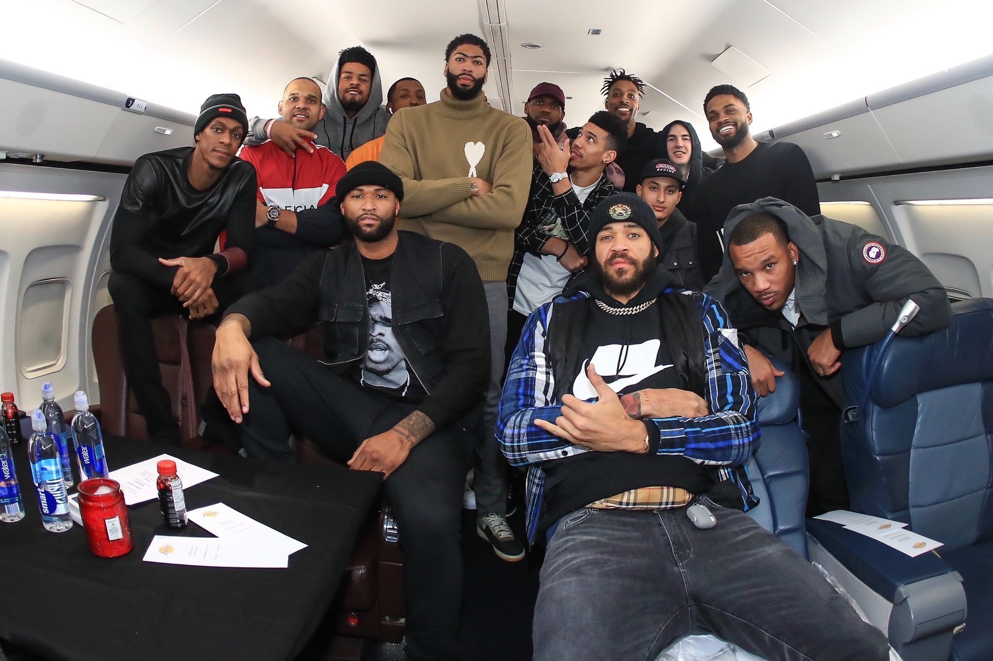 近期的湖人，团队氛围真的好，有点6年前的感觉了