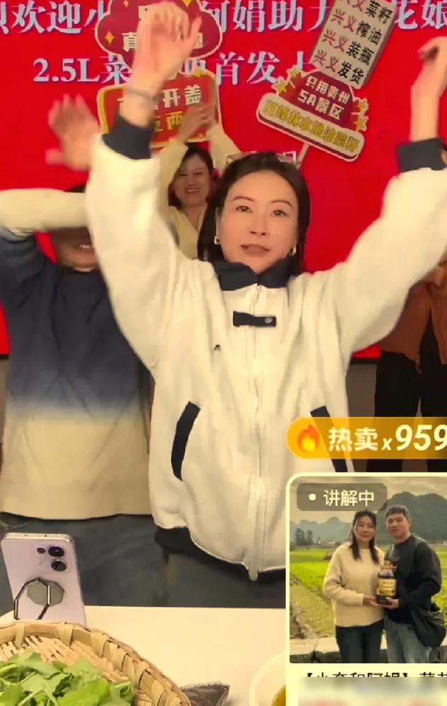 小奎和阿娟免费助力老四，老四这一次的收获确实不错，终于请到了网红给他们撑腰了。有