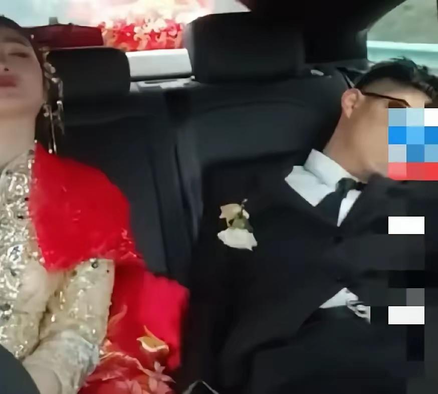 这篇文章展现了新婚夫妇在婚礼当日最真实、最温暖的瞬间，打破了传统对婚礼