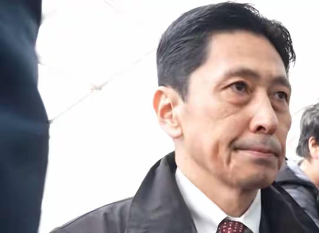 解释就是掩饰，掩饰就是讲故事。
可故事不是秃头上的虱子，明摆着吗？
日本外务省实