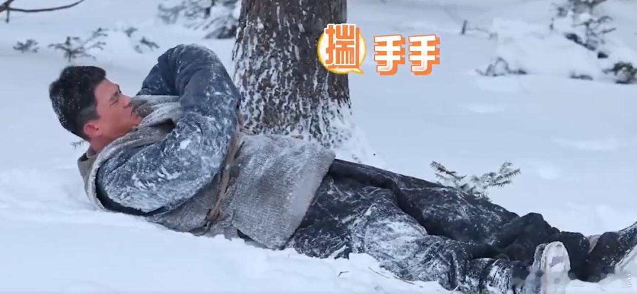 欧豪片场躺田里睡着了 谁能想到直接在片场躺田里睡着了啊，揣手躺着的样子感觉是封大