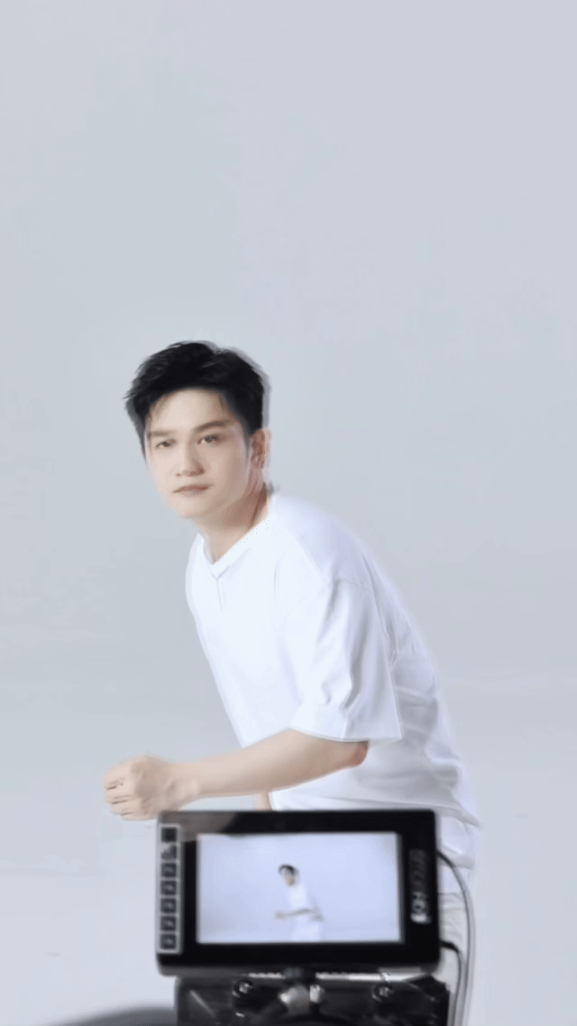 樊振东拼搏的汗水在发光 🆘 谁还没看樊振东这组物料，超帅！！无论是打起球来，还