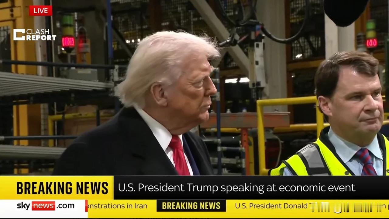 记者问特朗普说的对伊朗人的援助在路上，是什么意思，特朗普回答：“抱歉，你得自己去