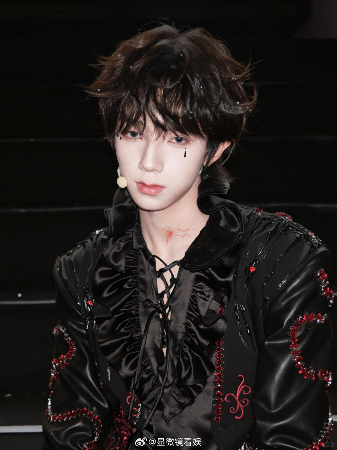 王橹杰换新头像 王橹杰更新头像，画风直接完成从小孩到成男的蜕变，成长感拉满！ 