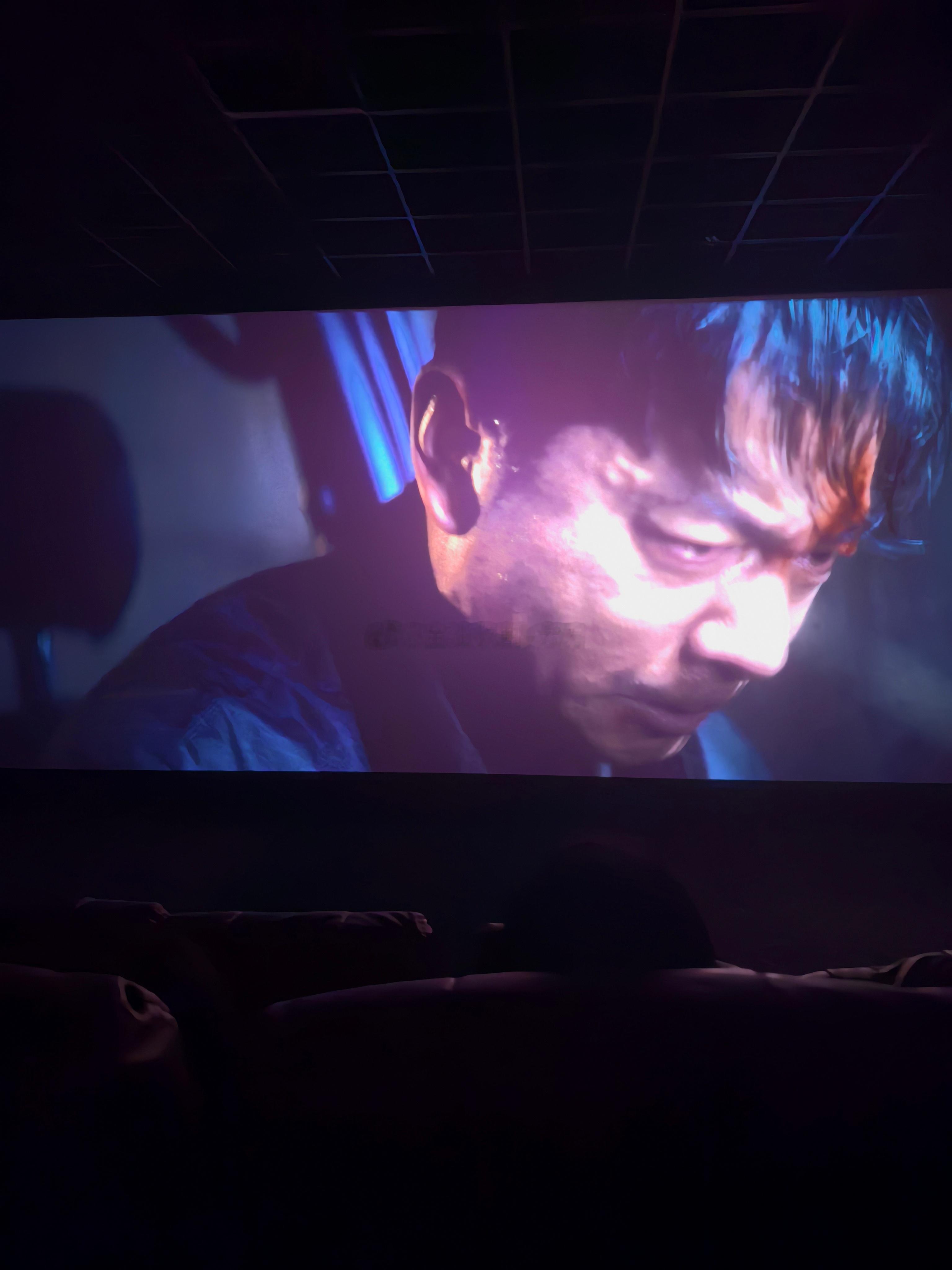 带老婆孩子一起看个电影