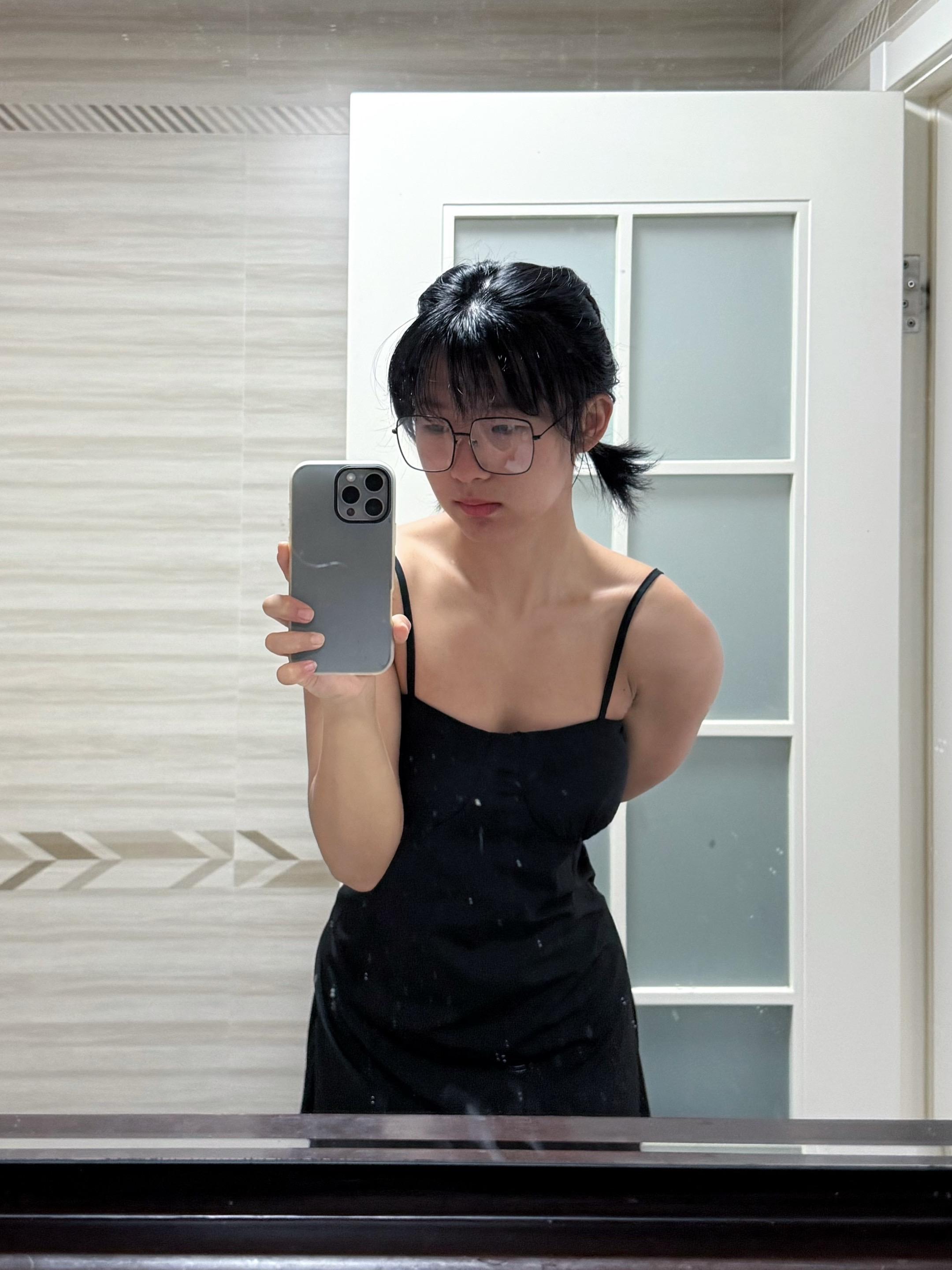 虚弱的肌肉女。