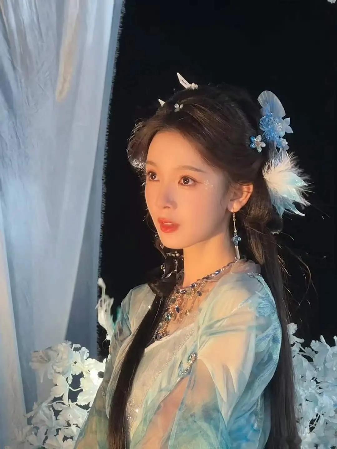 不行了，太美了，每天都这样媚我好吗陈瑶 