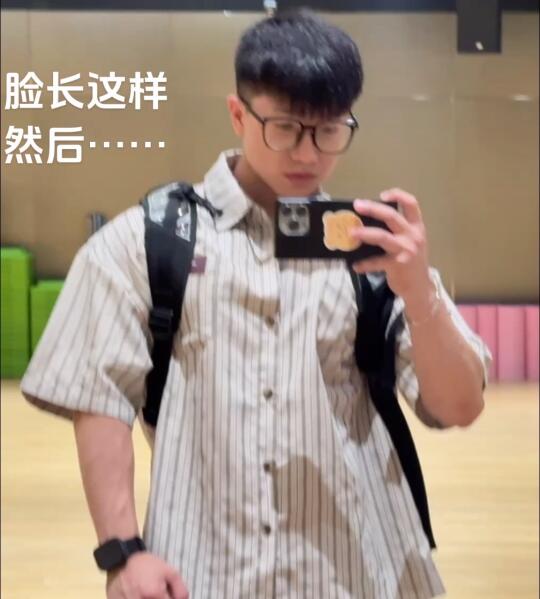 情绪稳定会自己吃饭