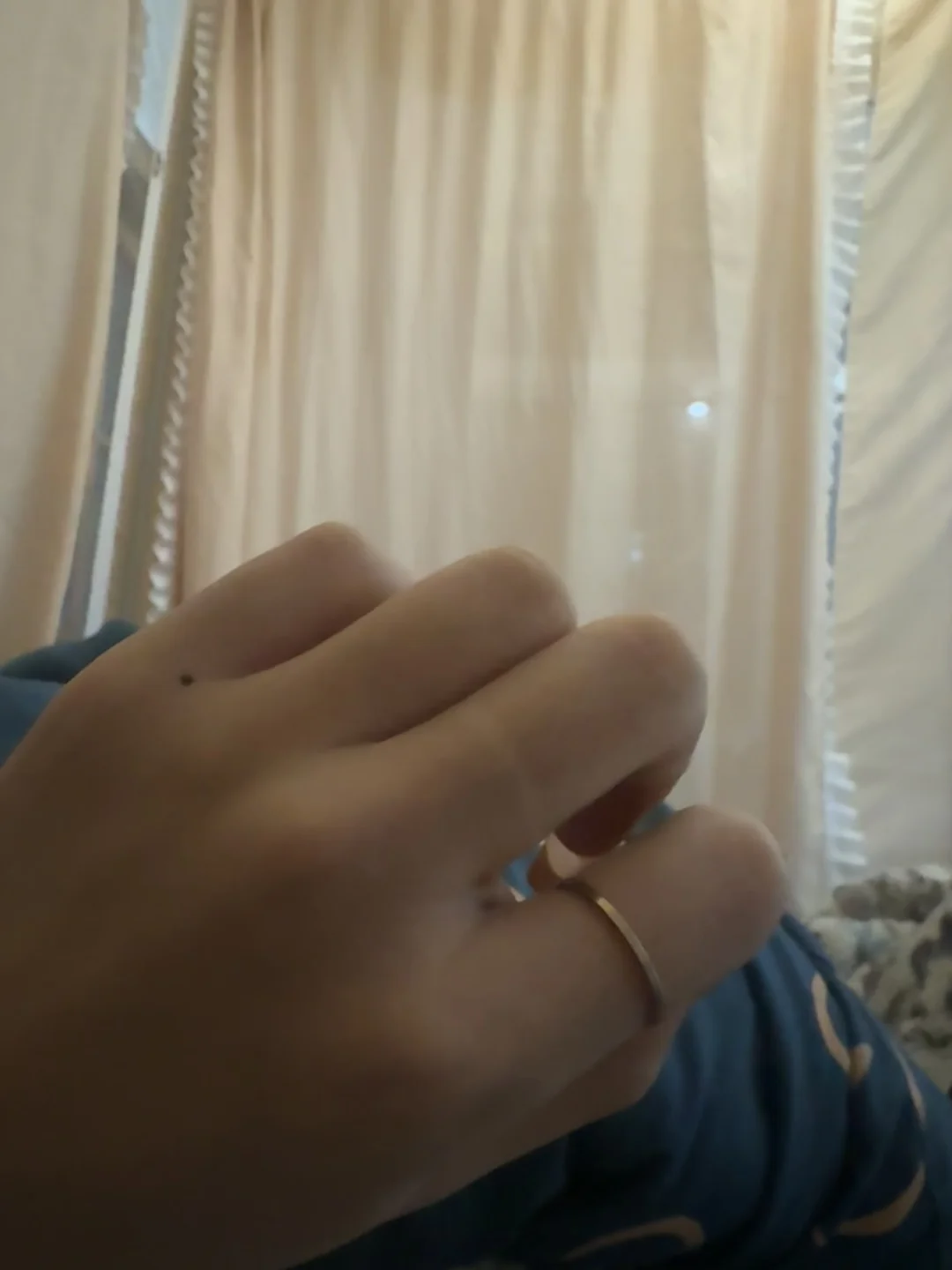 五年的感情留给我的只有戒痕和一病不起