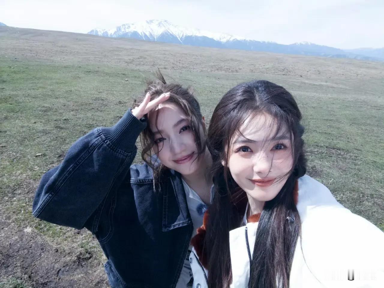 这两个，随便哪个都是美女
如果男生选女朋友会选左边还是右边这位？
天底下怎么可以