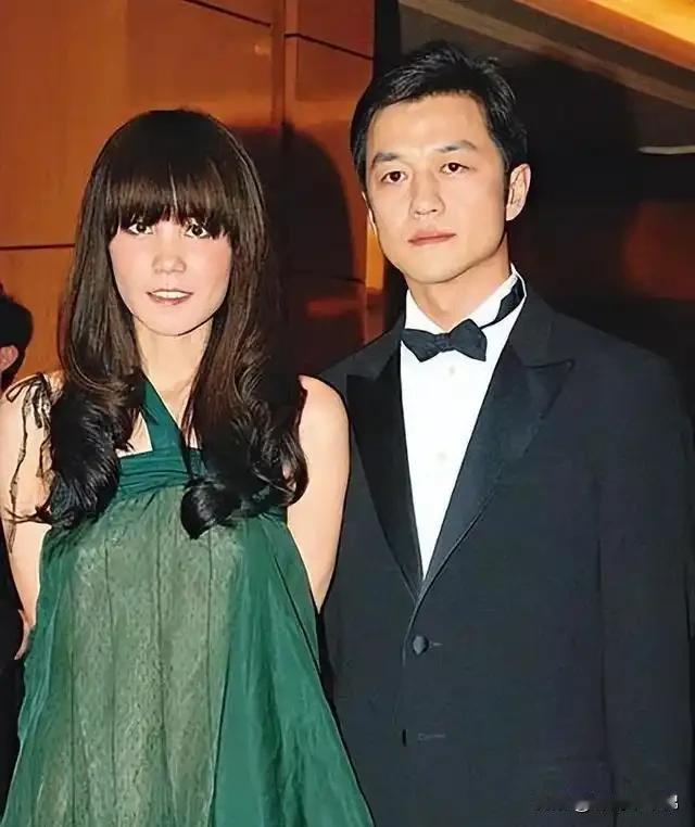 李亚鹏这时候选择离婚，够爷们儿！他背负4000万债务，申诉败诉，又有传闻他再次负