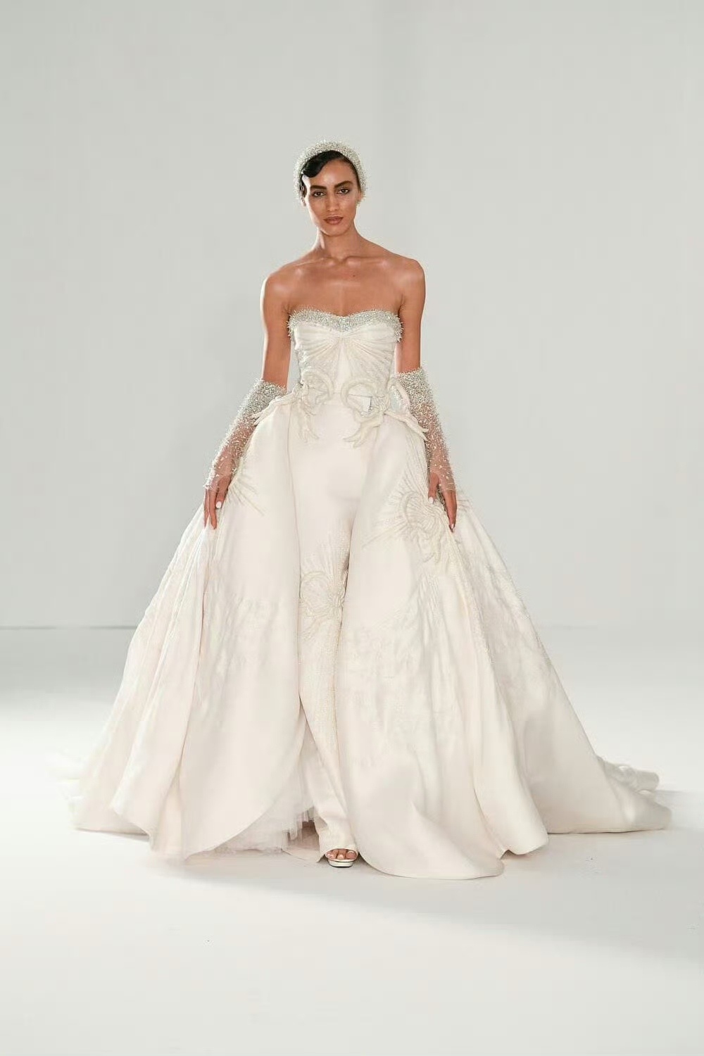 白鹿高定抹胸白裙白鹿白色高定抹胸裙白鹿白色高定抹胸裙，好看，[期待][期待][期