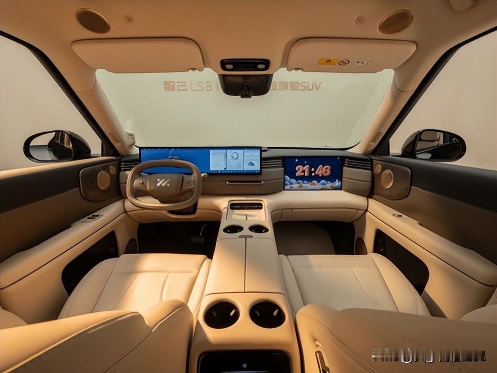 品鉴25万级智己LS8旗舰实力买中大型SUV，空间和舒适永远是硬指标。智己LS8