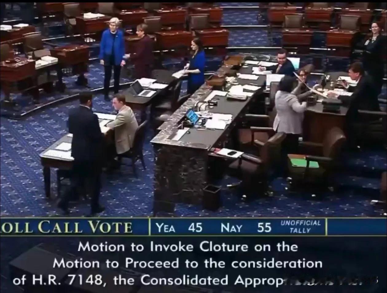 今天，参议院以 45 ：55 的投票结果否决了众议院批准的 6 项支出法案，其中