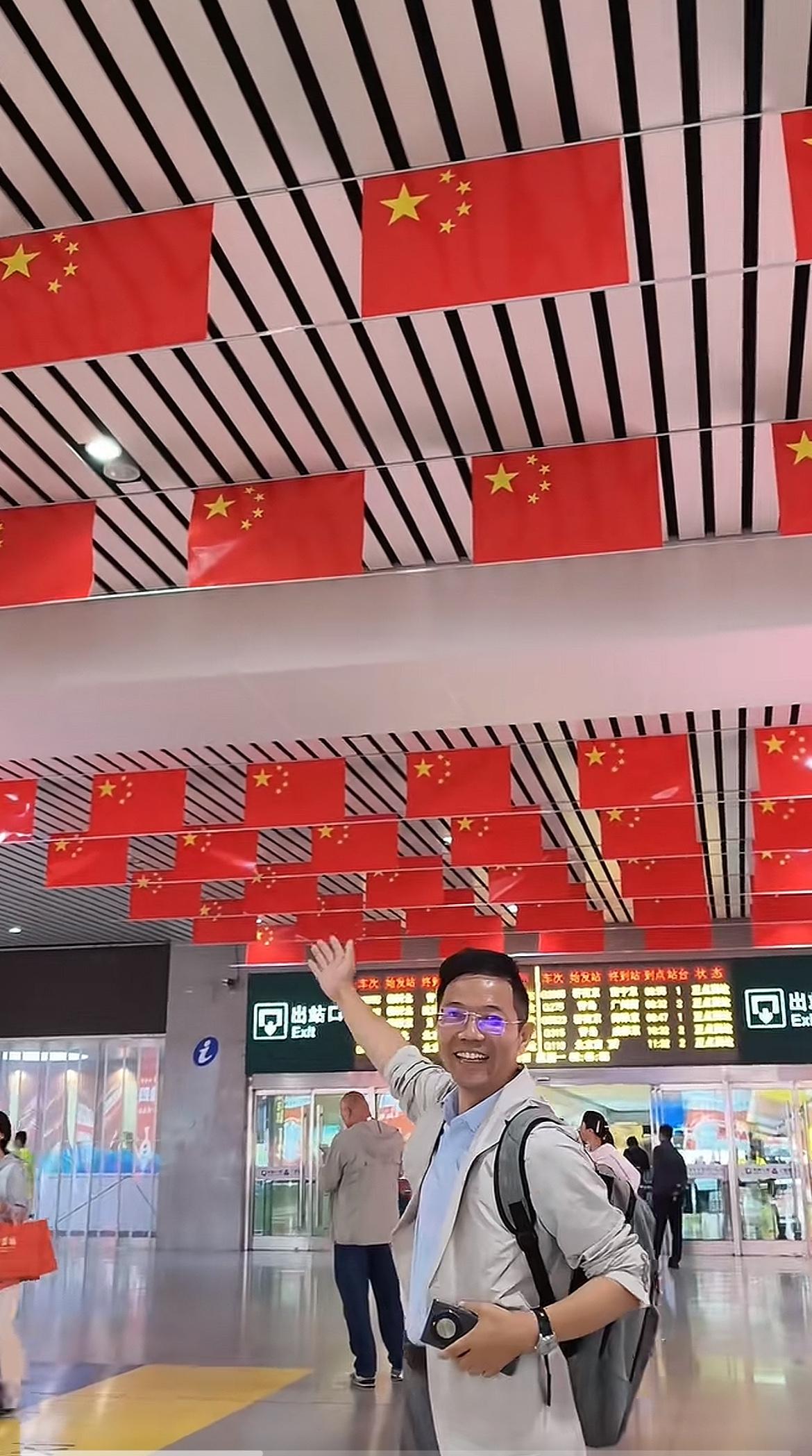 金秋十月，丹桂飘香，又是一个丰收季节。

许妈获得红戳A4纸文件，这无疑是一路坚