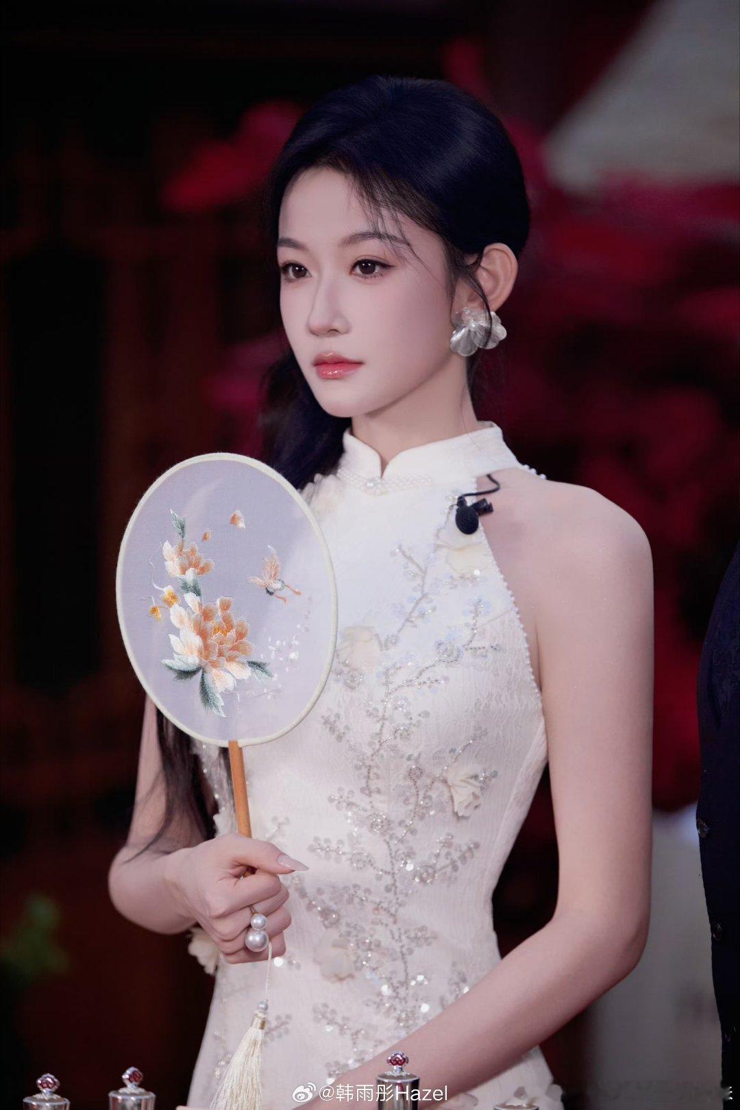 韩雨彤Hazel hyt韩雨彤 hyt二嫁上上签 "永远热恋永远没有完结篇." 
