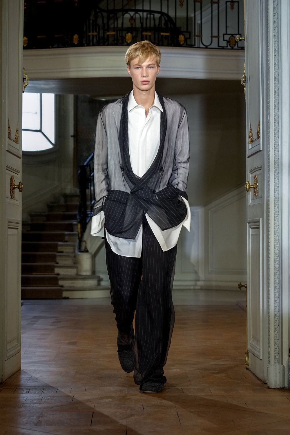 Dior Men S/S 2027 Collection西装外套做出透视效果，厉
