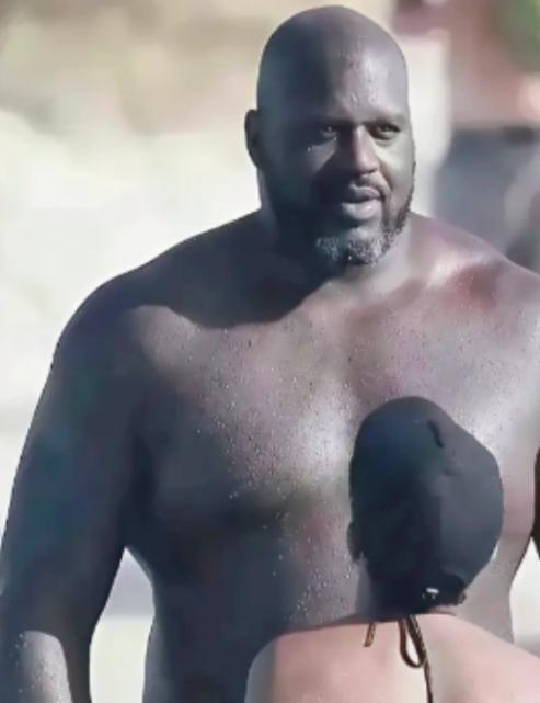 很多人想不到，NBA传奇巨星奥尼尔与首任妻子香妮的缘分，始于一场略显尴尬的采访冲