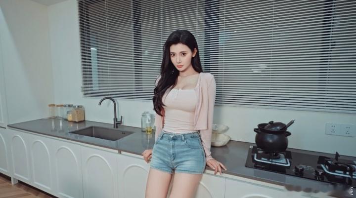 我老婆都想玩的游戏《完蛋美女》浩浩妈饰演者王星辰晒照：不敢想正片有多权威完蛋美女