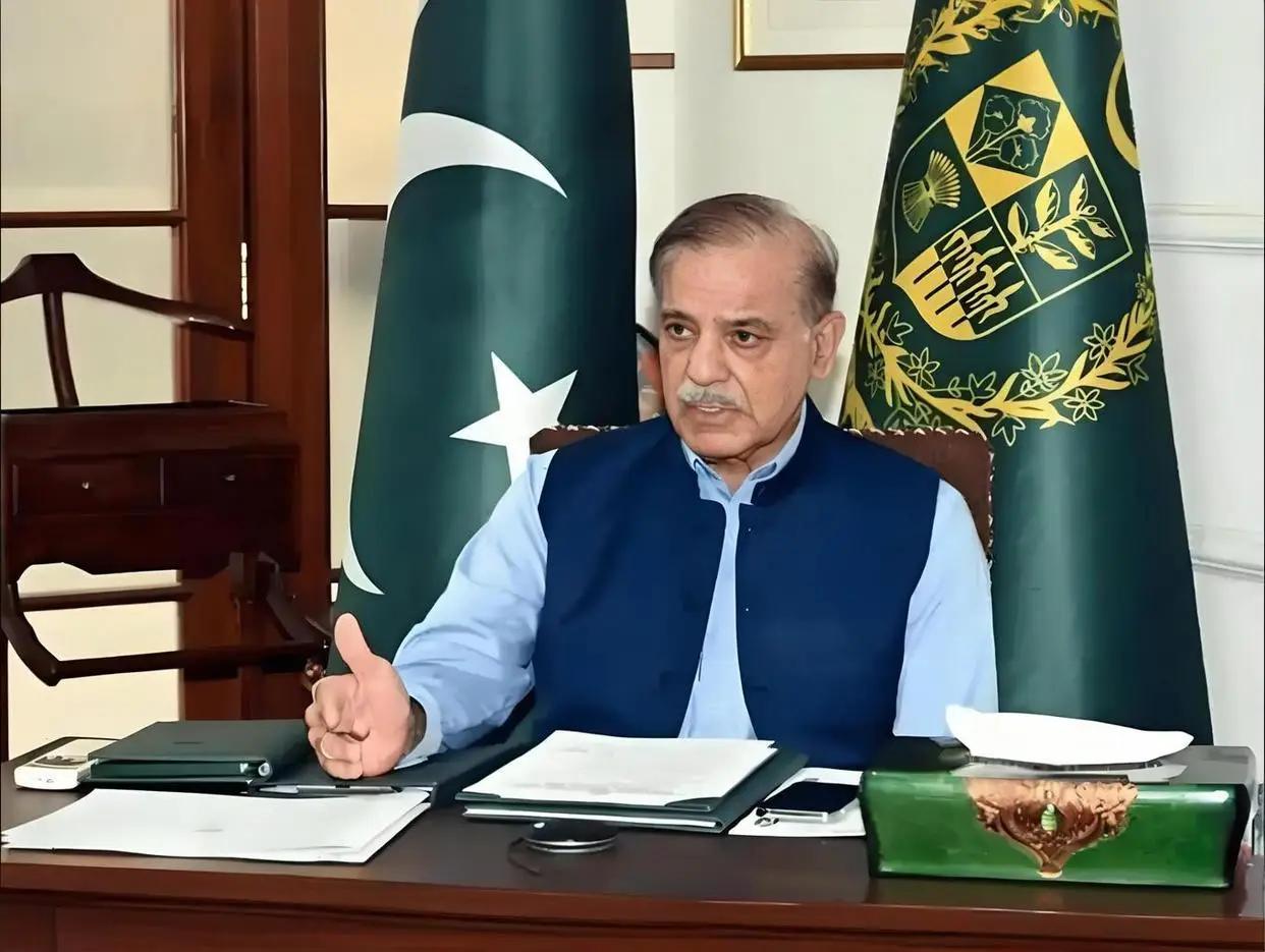 中东最危险的警告来了！巴基斯坦防长把话彻底说死：以色列敢碰伊朗谈判代表团一根毫毛