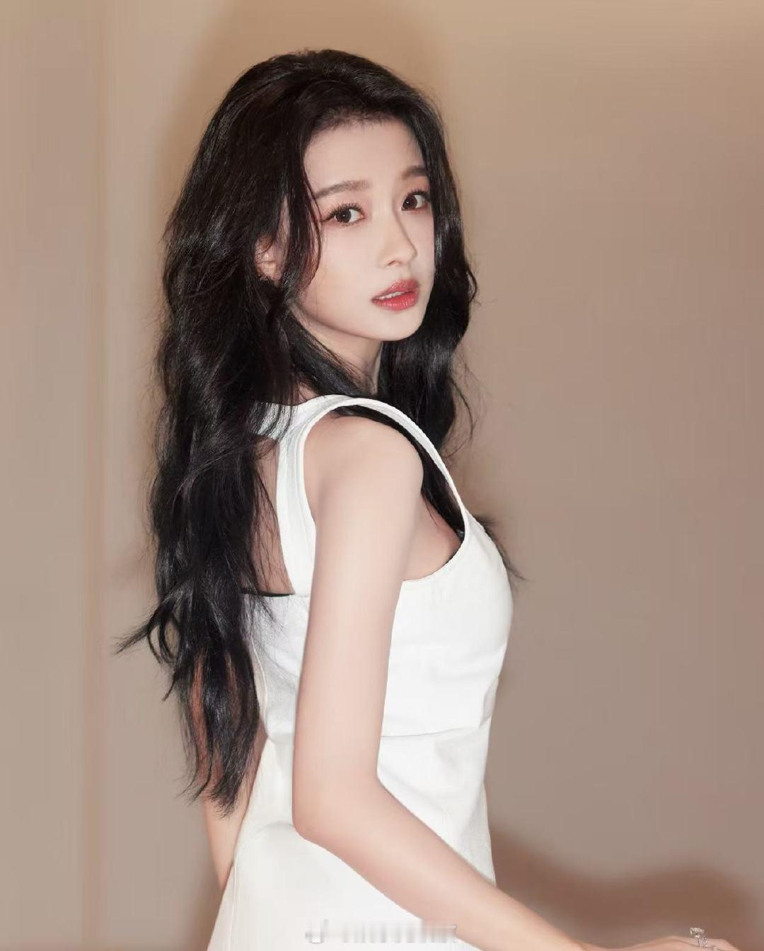 孙怡文淇同框 孙怡文淇同框🈶，美女同框好养眼！孙怡文淇同框路透