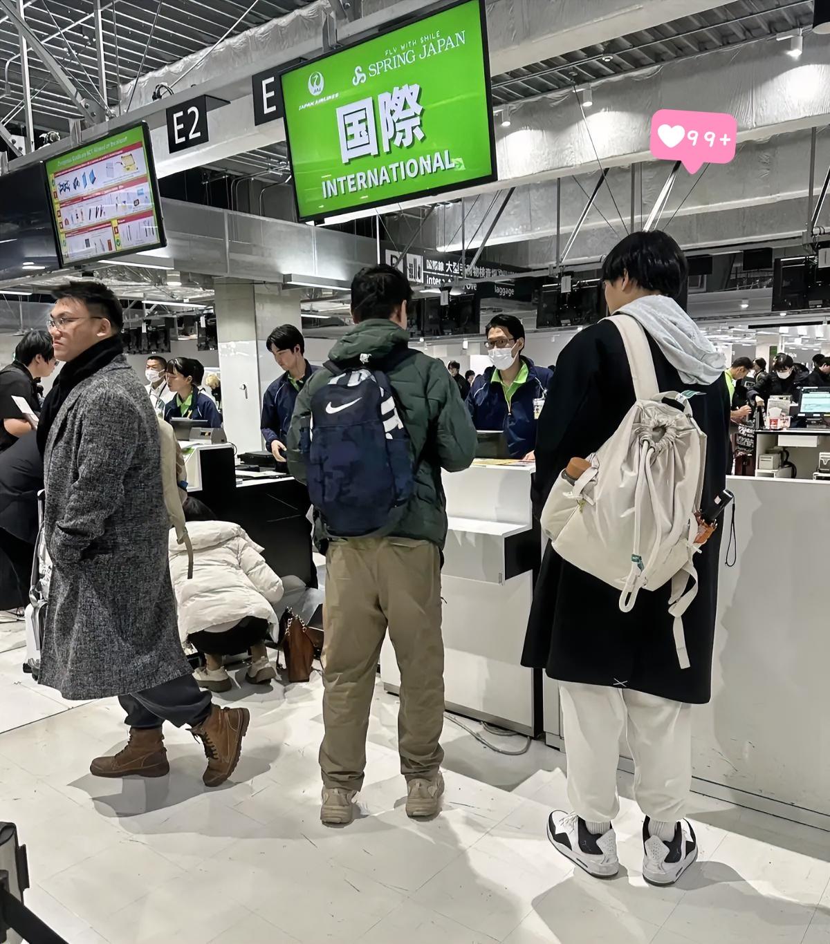 那些非要硬凑去日本旅游的人，

这下彻底骑虎难下了！

去时挺潇洒，

回程却难