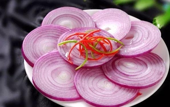 洋葱，被誉为“食物里的心脏支架”，这一称号并非空穴来风。它丰富的营养成分，经过科