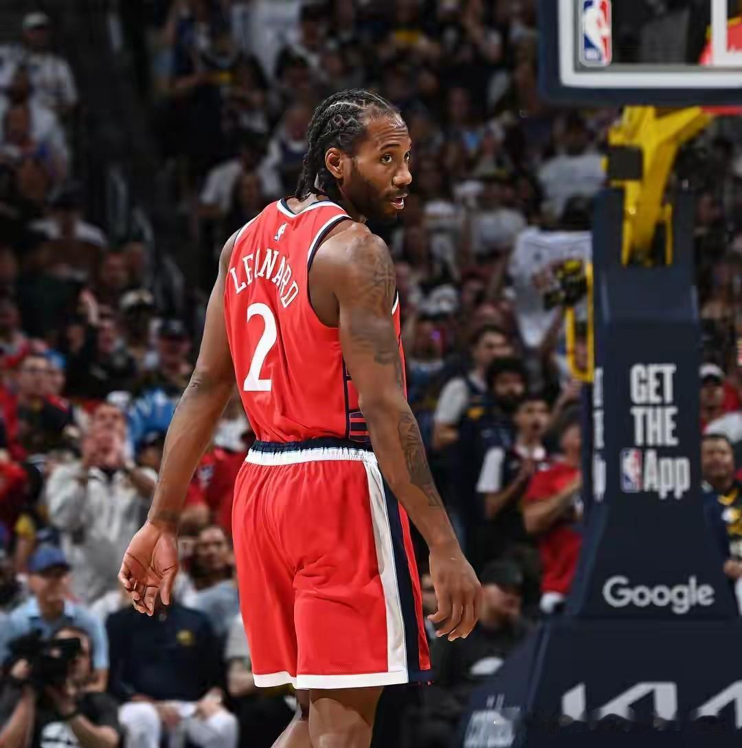 莱昂纳德或许成为了NBA职业球员的坏典型！！！记得当年在马刺还有波波维奇管着，现