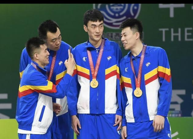 全运会男篮最有看头的成年组将在11月4日开赛，冠军的有力争夺者辽宁也在今天出发东