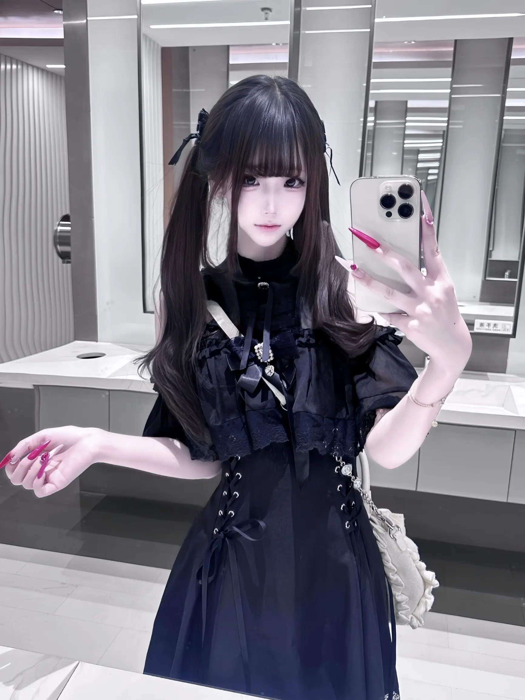 注意看这个女孩叫小美