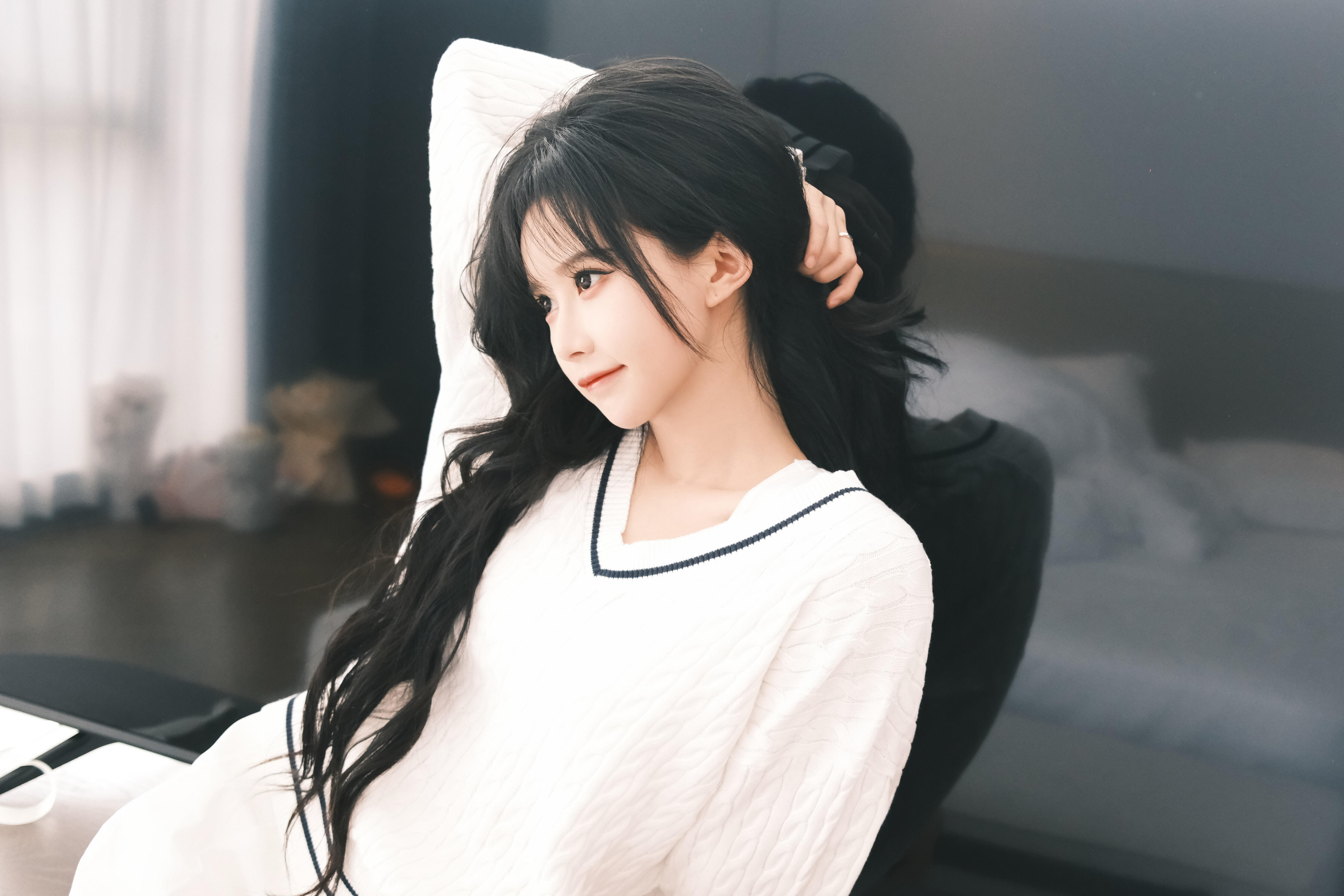 段艺璇都快扭成麻花了 她那个腰是租来的吧，扭起来完全不带心疼的。整个人像没骨头的