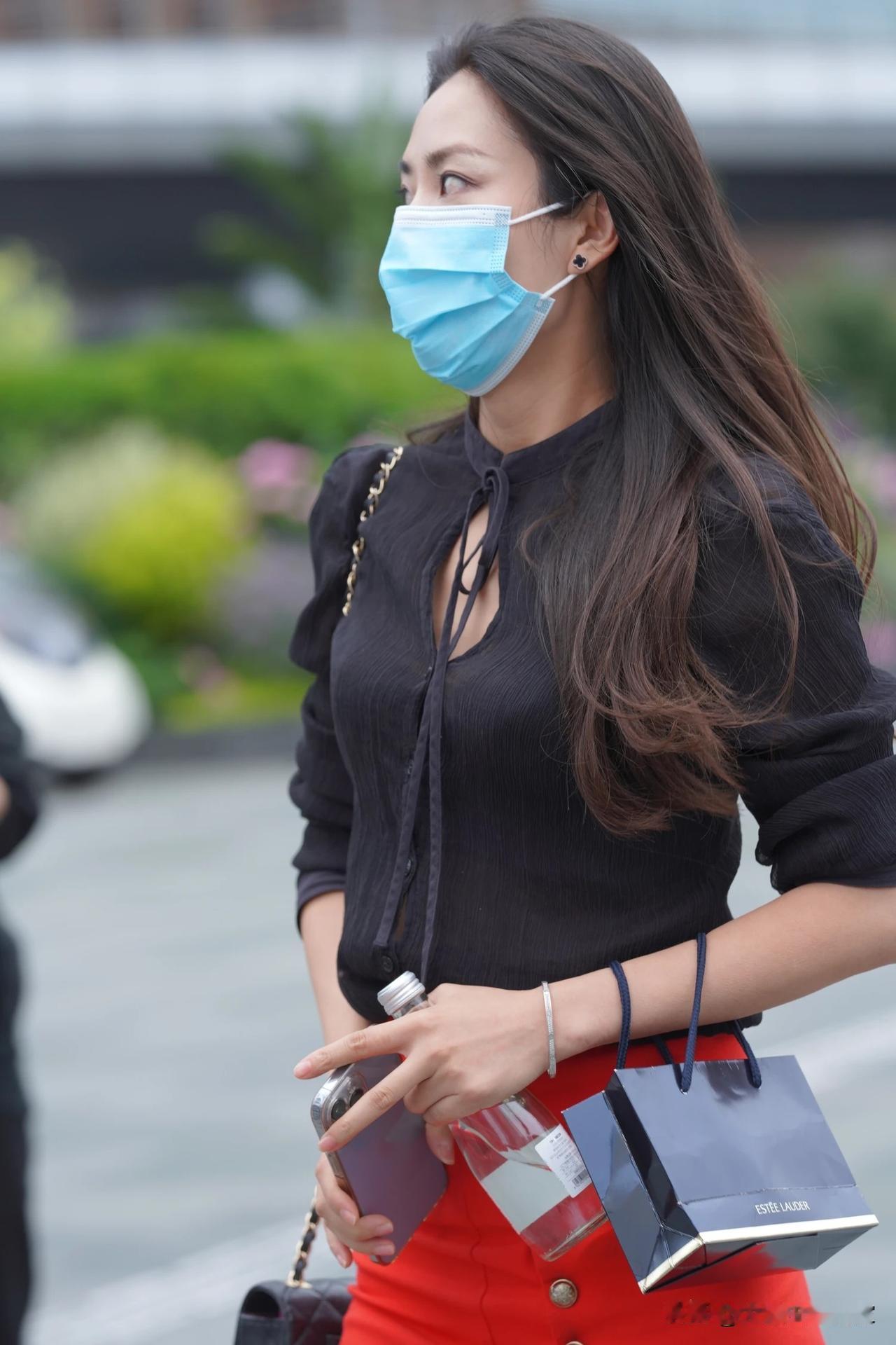 我总是四处走，然后在某个角落，