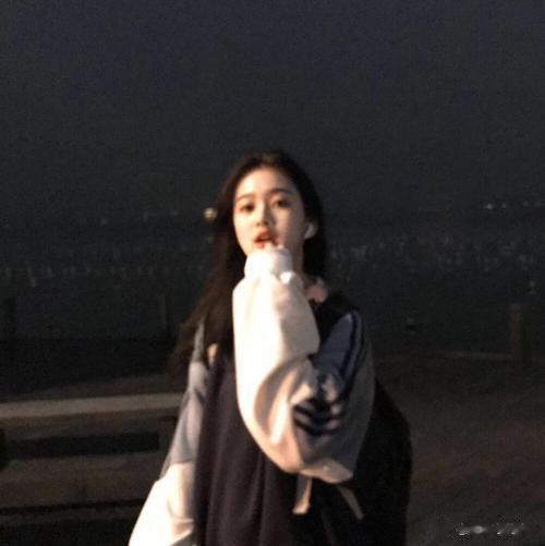 #你的异地恋撑了多久# #异地恋时见面有多重要# 如果可以，相信没有谁会希望自己