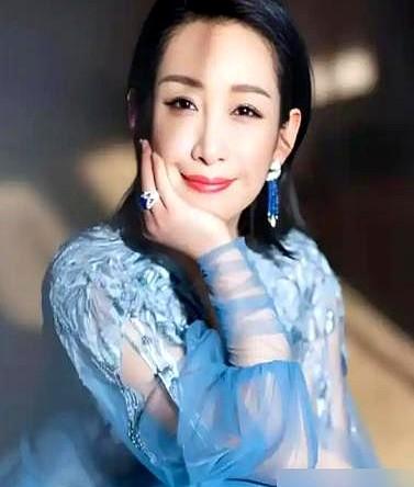 连请全剧组吃了一个月小灶，导演实在看不下去了，硬拉着王雷劝他赶紧收手。

为了演