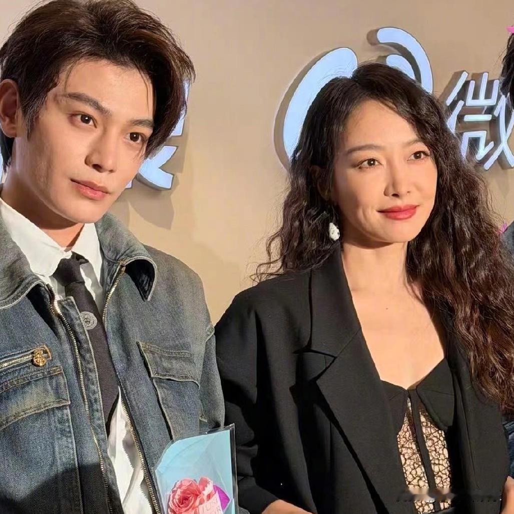 你们发现没有

宋茜有一个规律，准的惊人

那就是
线下比剧里好看。

宋茜丁禹