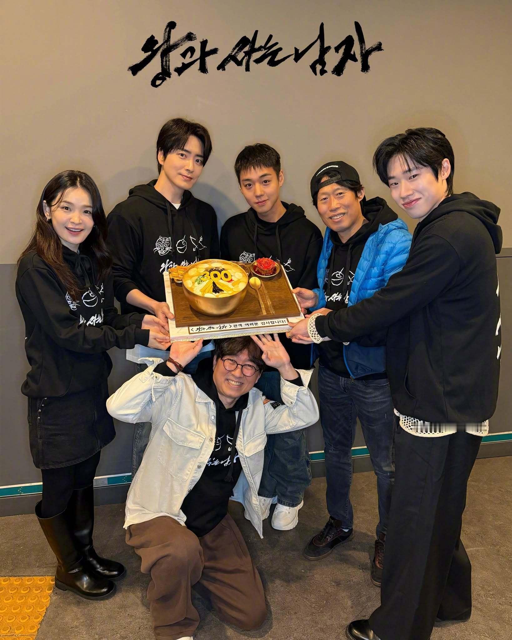 由张恒俊导演执导，柳海真朴志训刘智泰田美都 主演电影与王生活的男人 票房突破30