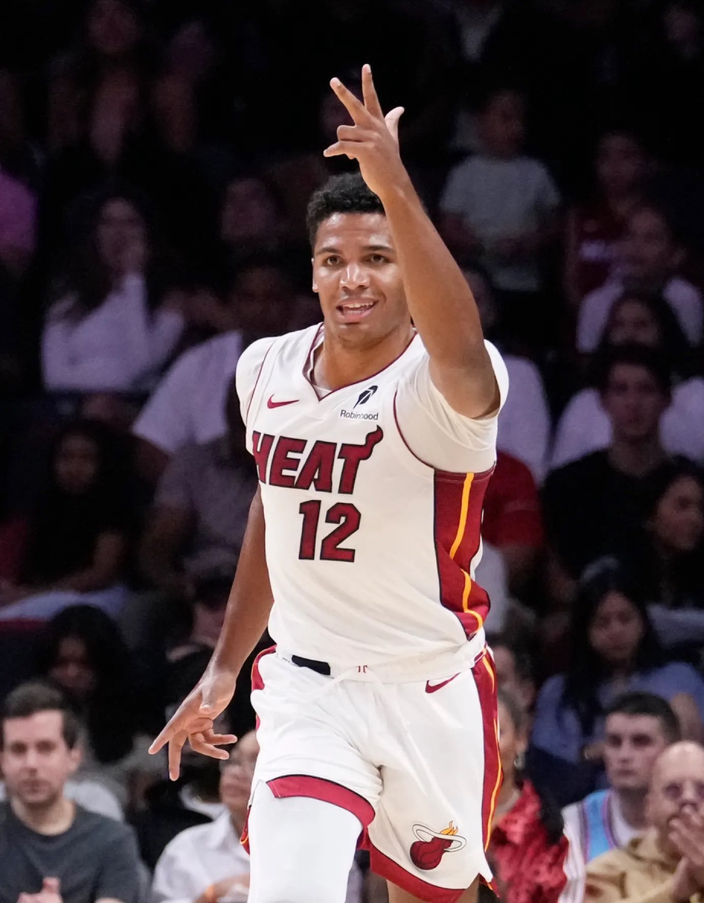 史上罕见！热火8次签下同一人：德鲁·史密斯🏀🔥：联盟消息人士证实，后卫德鲁·