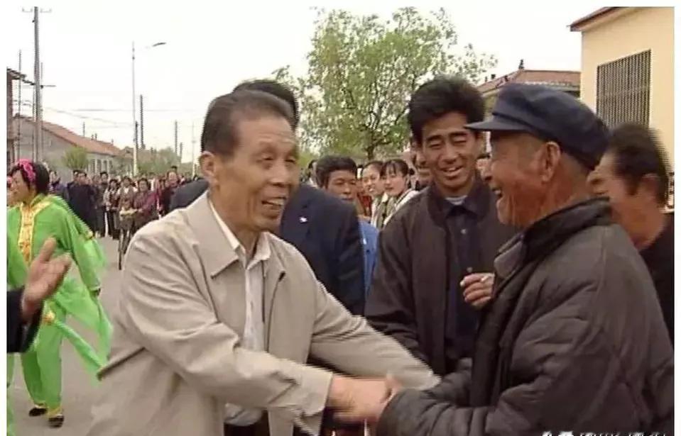 1991年，寿光县委书记王伯祥调任，前往潍坊担任副市长，然而他在临走前，竟将院子