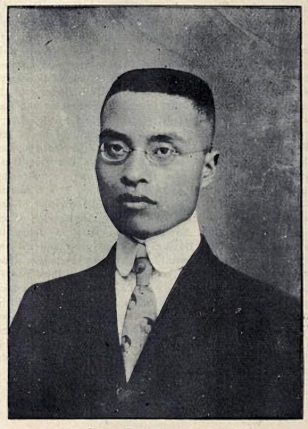 1949年冯友兰为何致信伟人，伟人又为何回复“老实态度为宜”这句话？
1957年