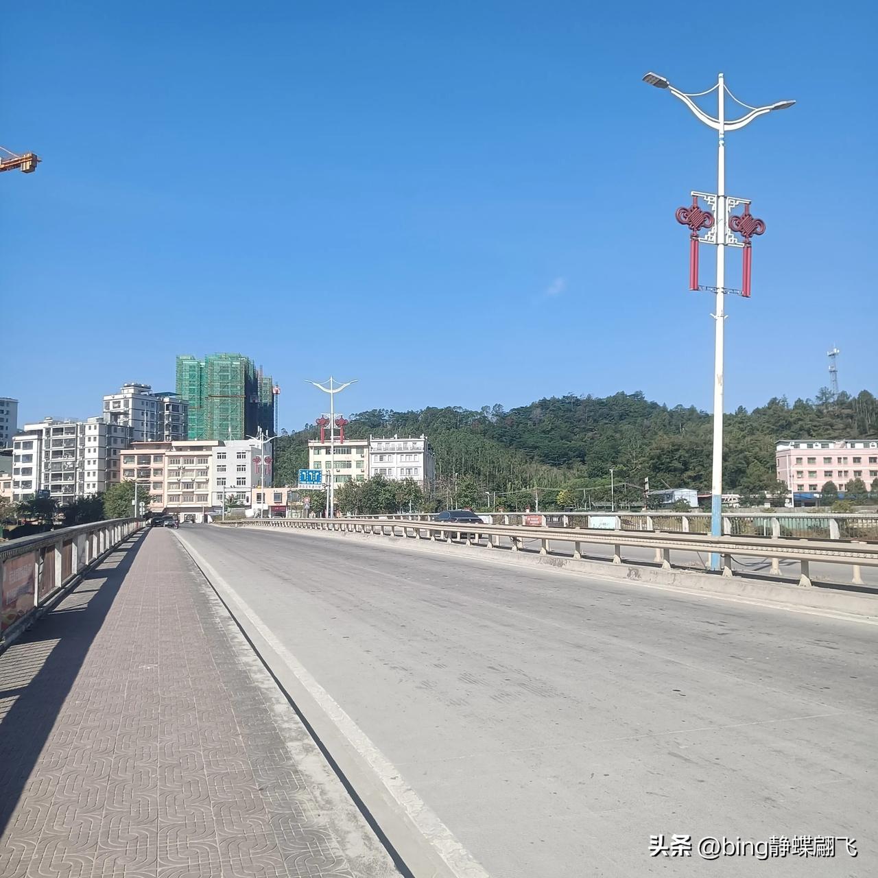 这里，是我居住的小镇，有山有水，亦有高楼大厦。
秋日生活打卡季 
风景