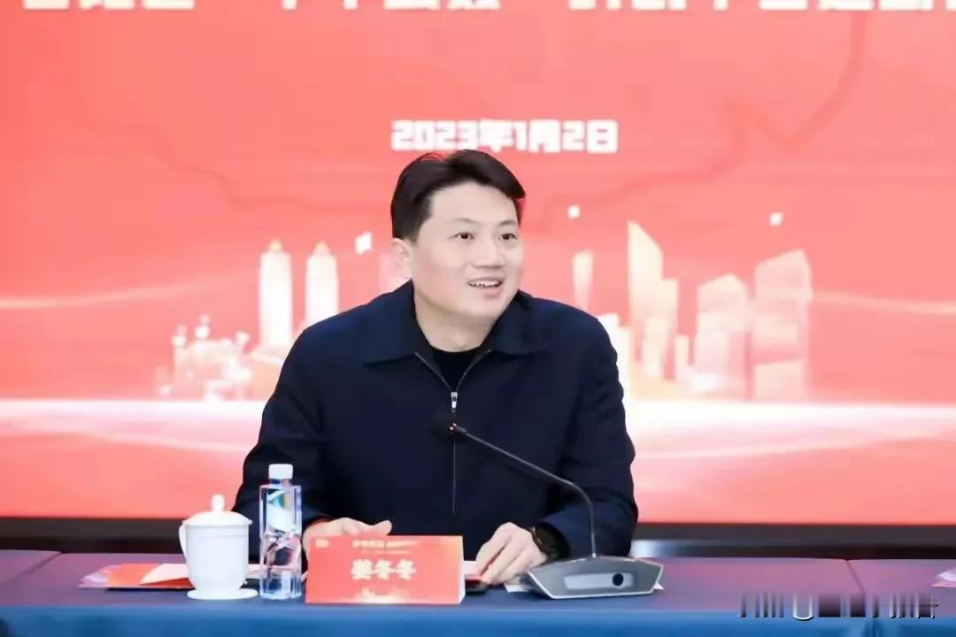 泰州新任书记:泰州要把万亿GDP作为目标。
         泰州位于江苏中部，