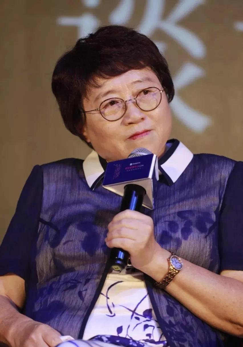 性学家李银河说:“男欢女爱的确让人很兴奋,很刺激,很快乐,但是所有的男女都要记住