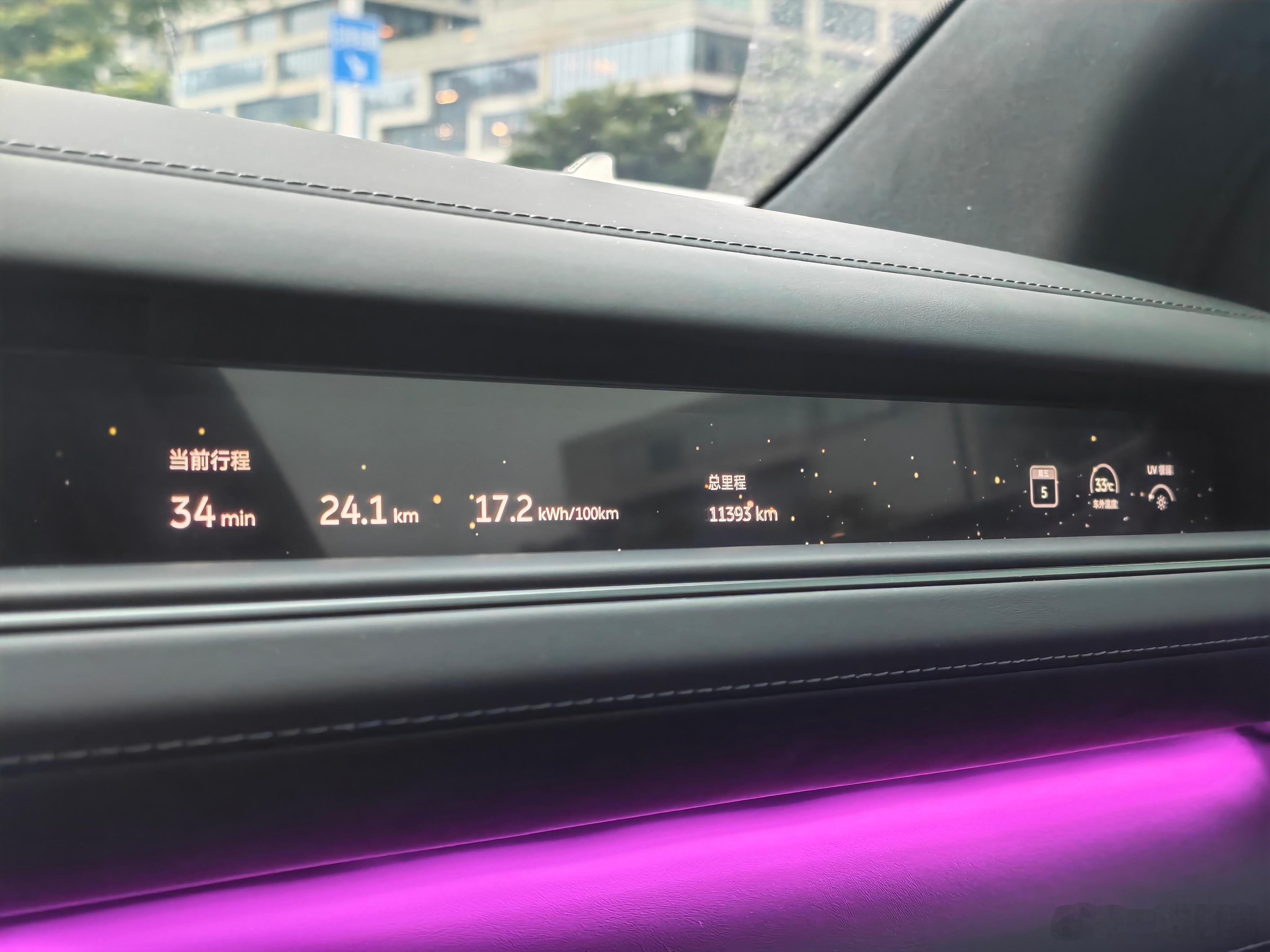 提车5个月的时间干了1.1万公里 中间有时候我还开特斯拉 像我这种跑的多的就适合