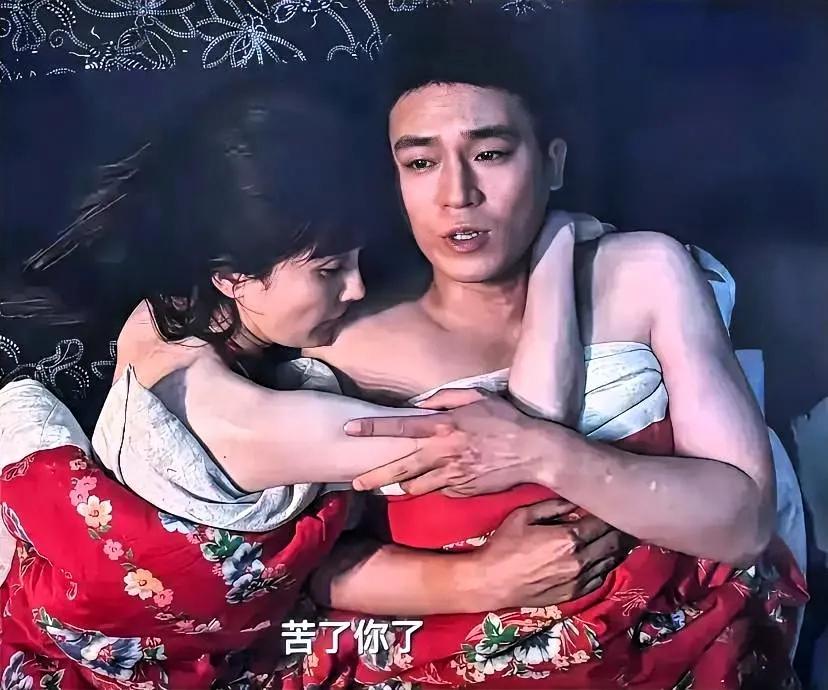 真是苦了欧豪了，竟然让杨幂跟他演床戏”，我真的满脸问号！咋想的啊这是？
 
说杨
