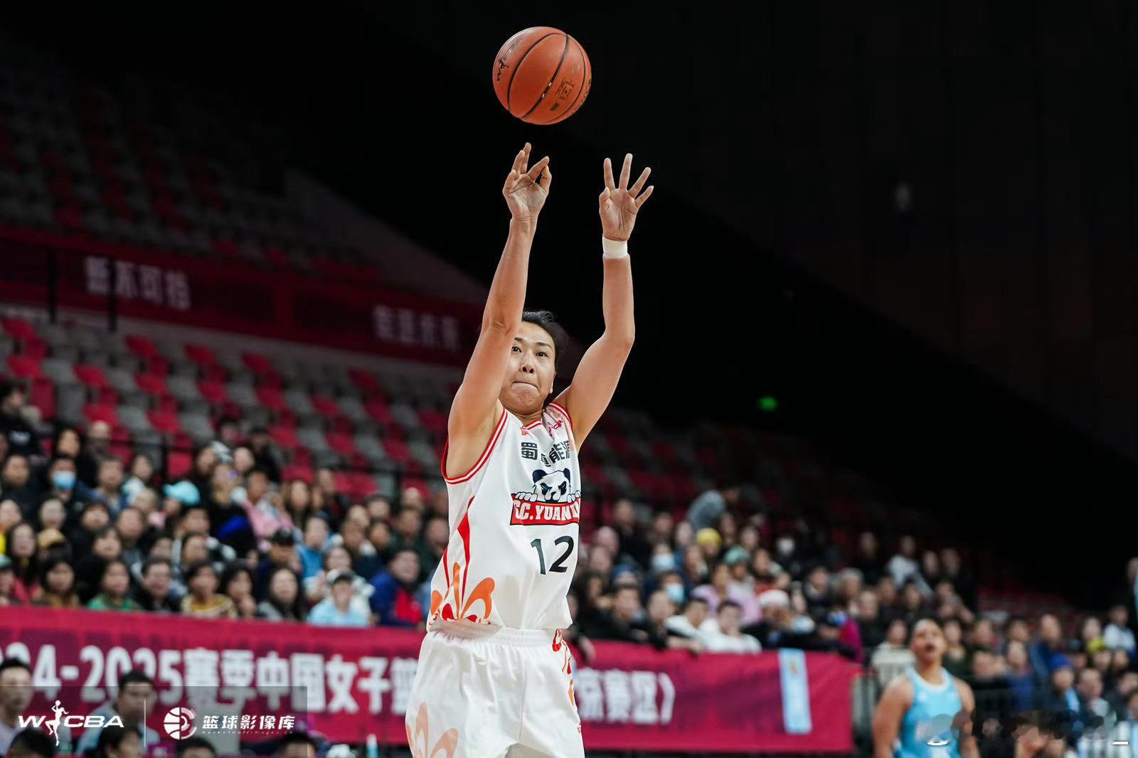 【33岁高颂闪耀WCBA，中国女篮后继无人】不知不觉之间，新赛季WCBA常规赛已