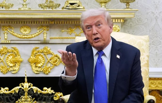 特朗普会晤吕特后重提格陵兰岛归属分歧
 
美总统称该岛是“一块治理糟糕的冰坨”